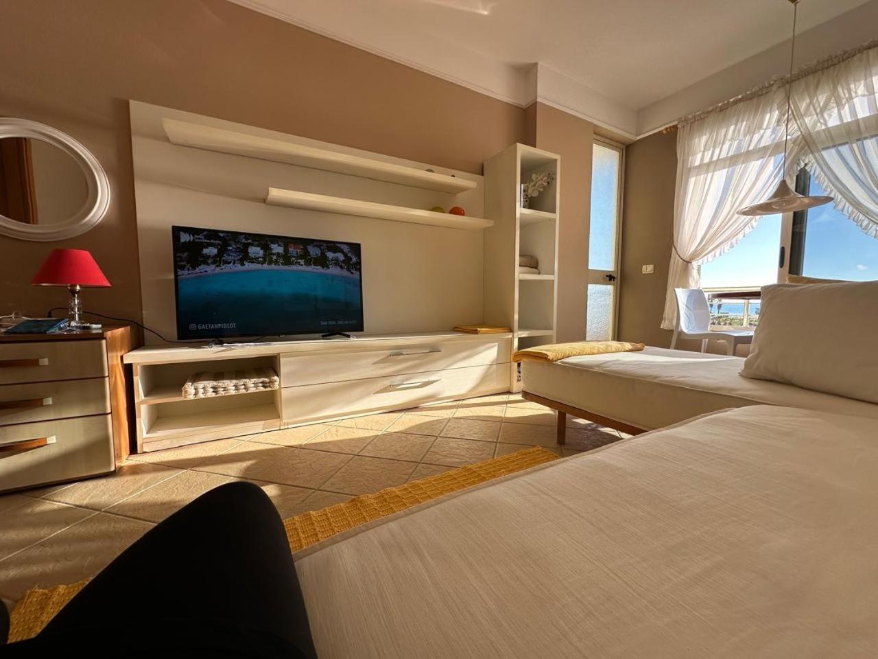 Beach View! Seaside Apartment Durrës Exteriör bild